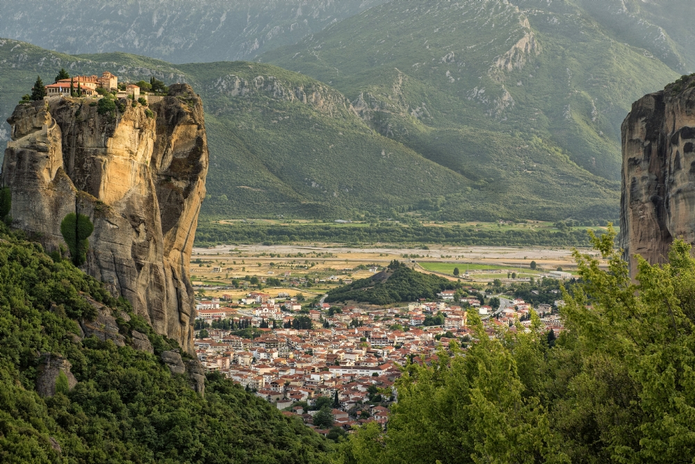 By: Raphael Abecassis